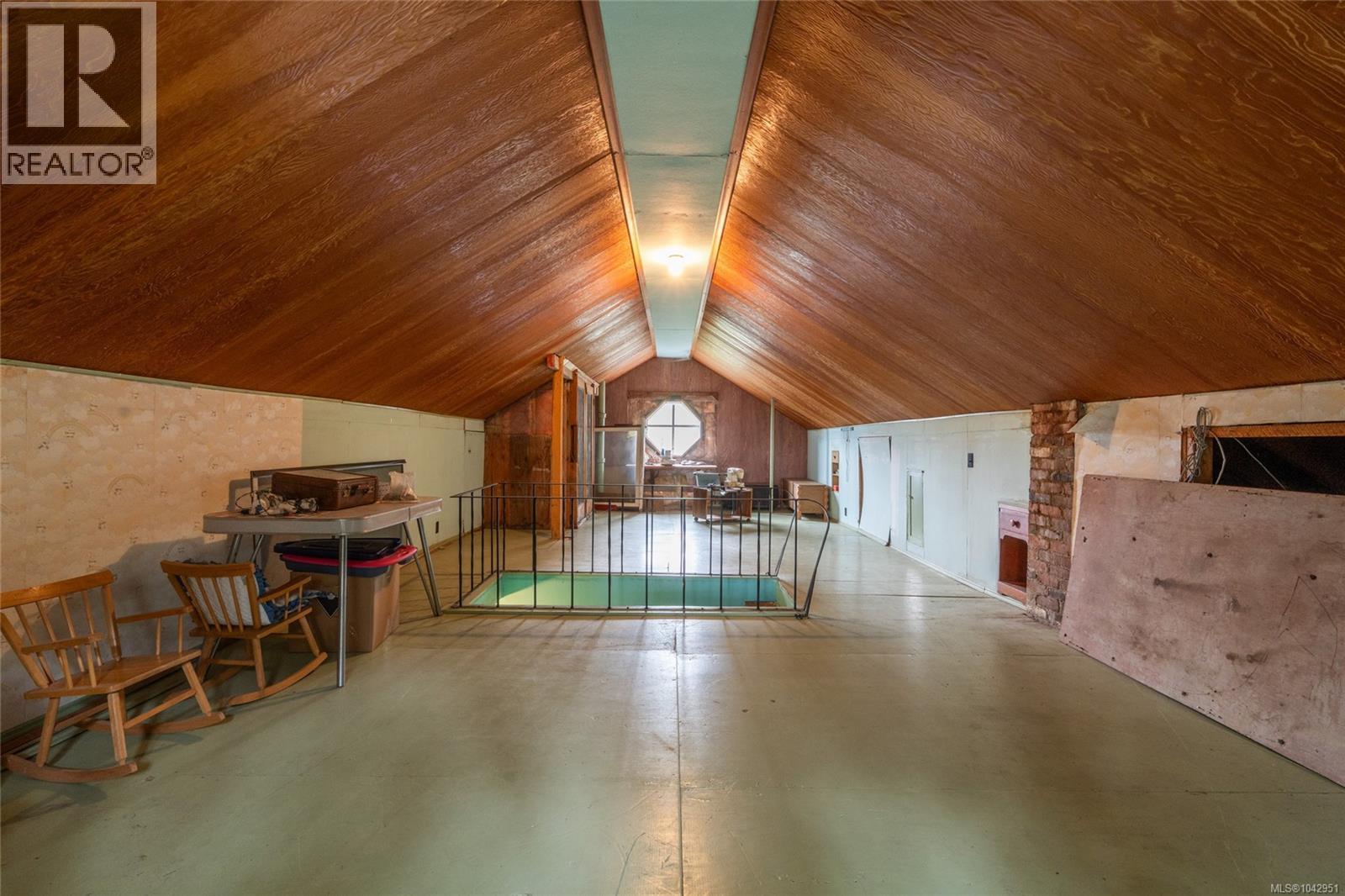 540 View Royal Ave - 21