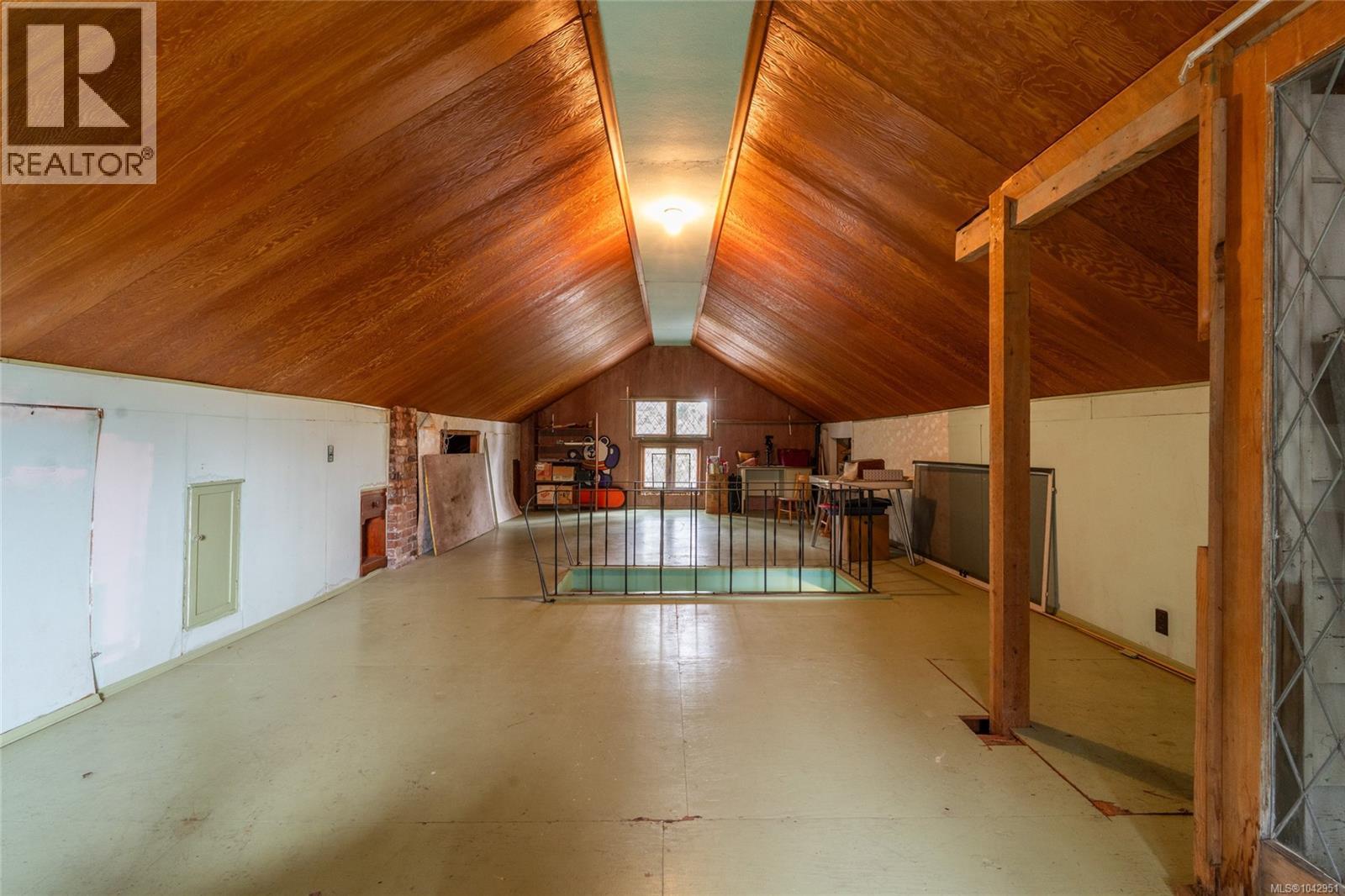 540 View Royal Ave - 23