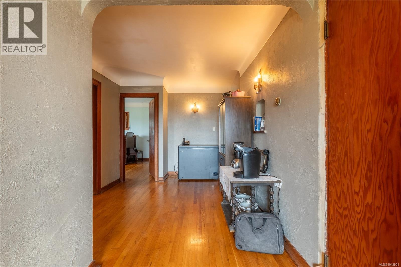 540 View Royal Ave - 24