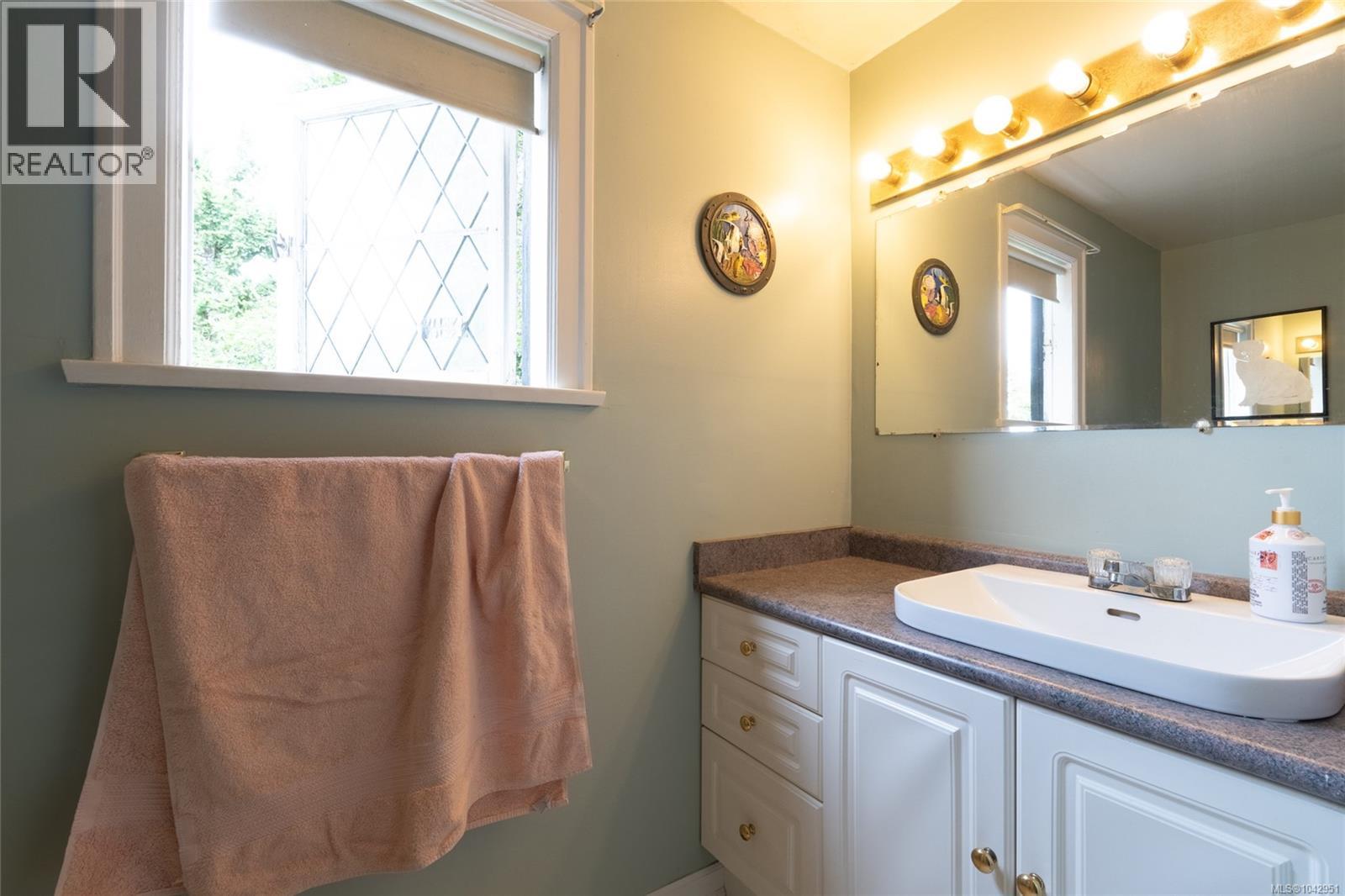 540 View Royal Ave - 28
