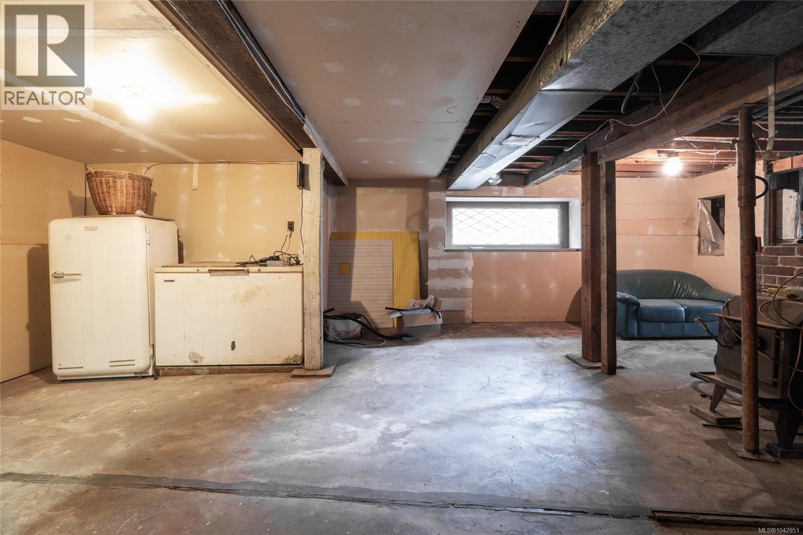 540 View Royal Ave - 30