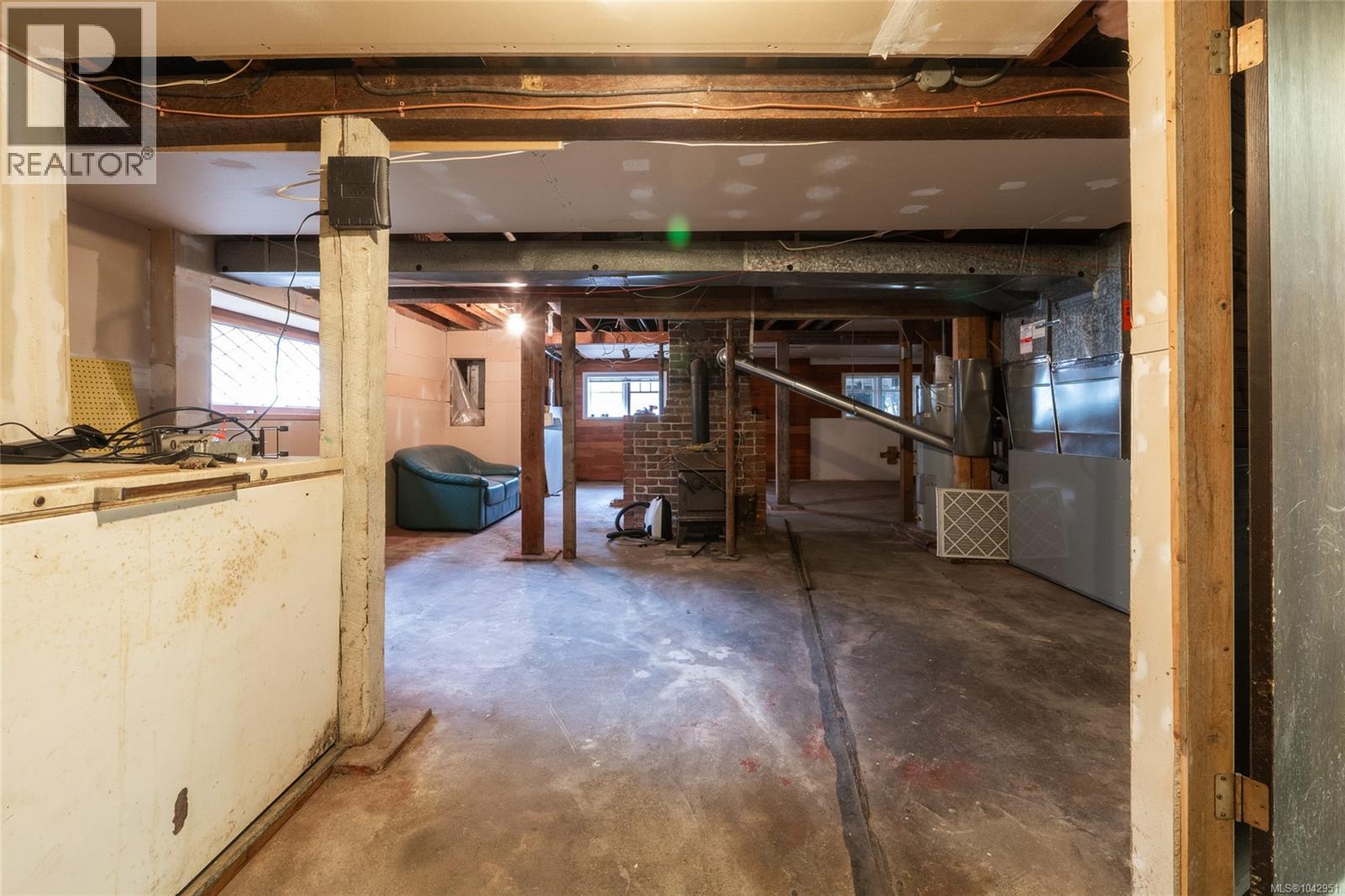540 View Royal Ave - 33