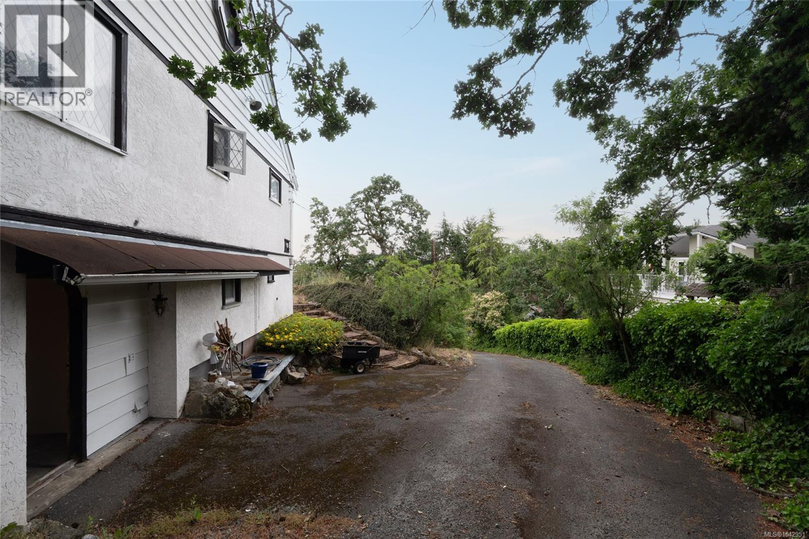 540 View Royal Ave - 35