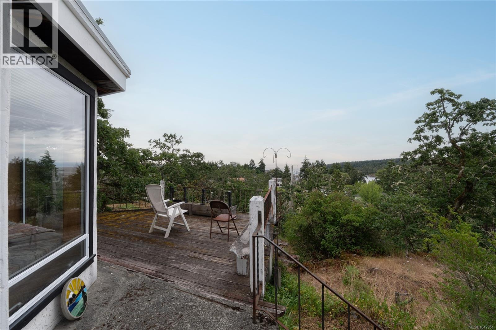 540 View Royal Ave - 4