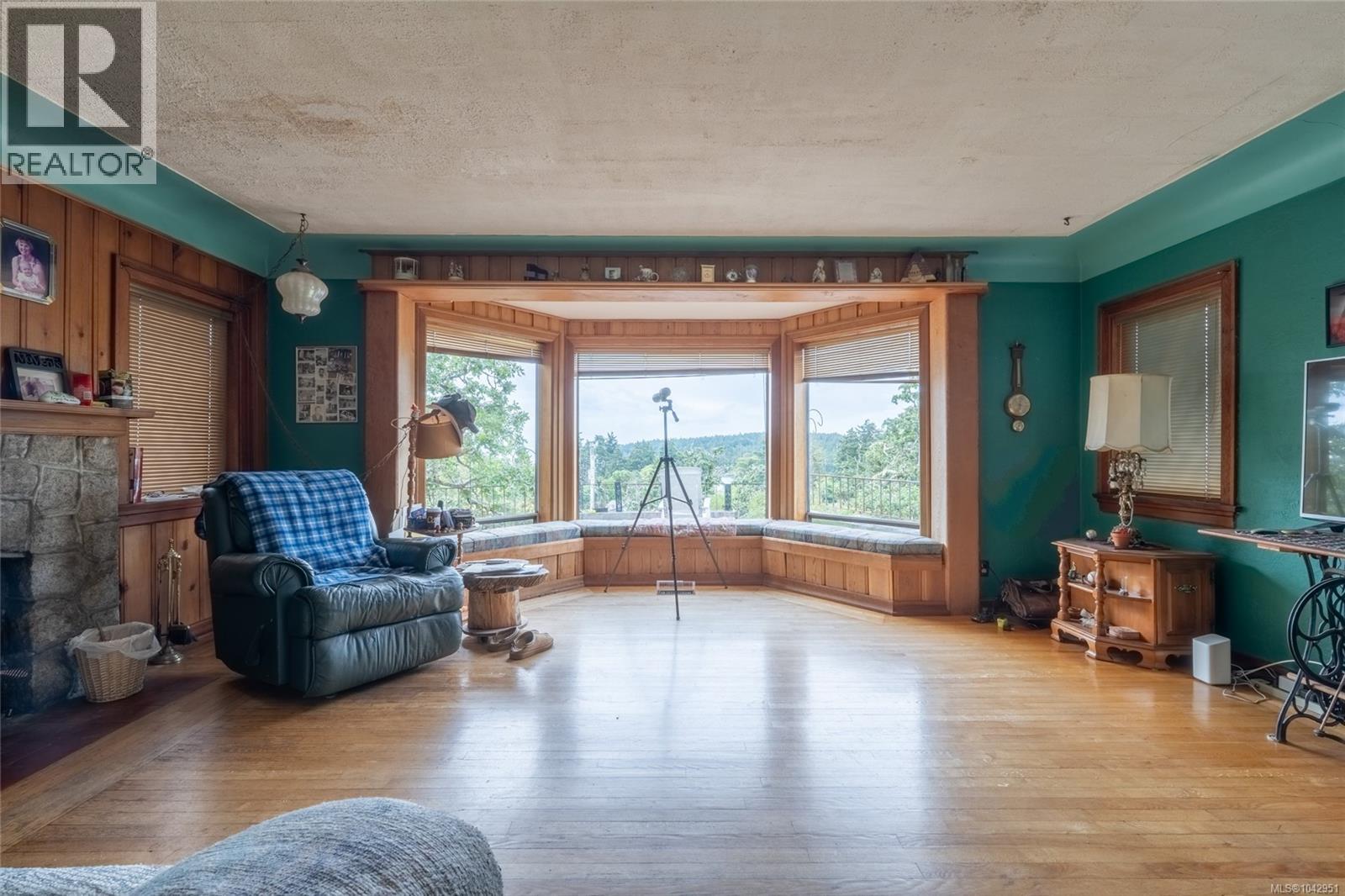 540 View Royal Ave - 6