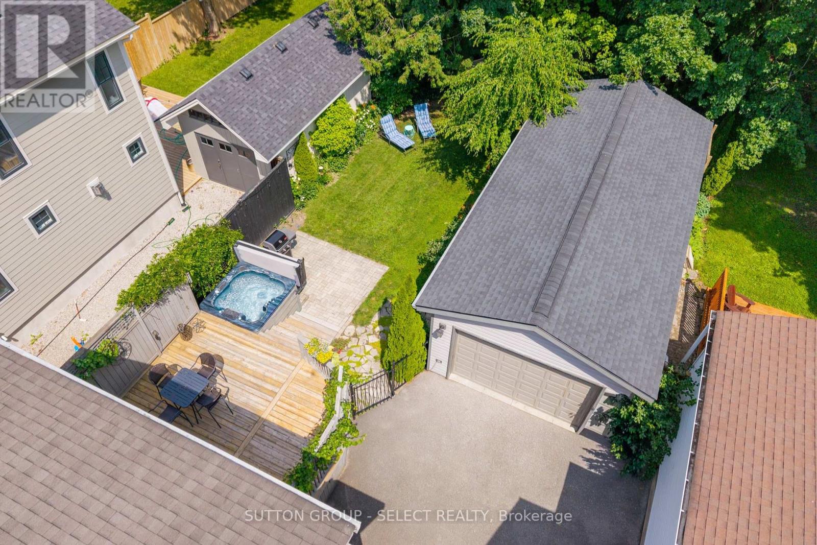 442 VICTORIA STREET - 2