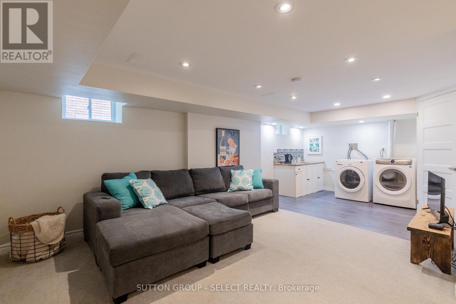442 VICTORIA STREET - 32