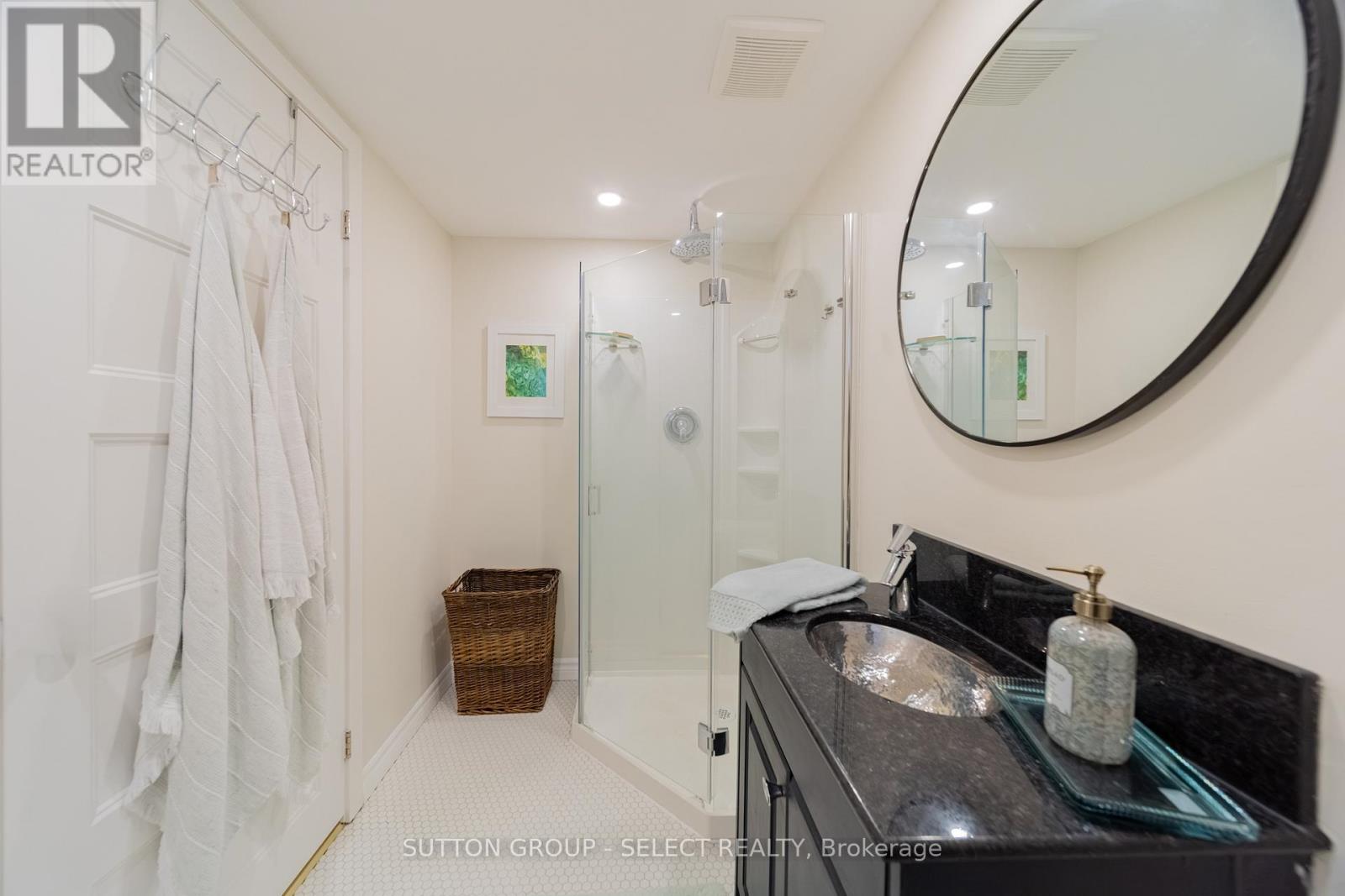 442 VICTORIA STREET - 35