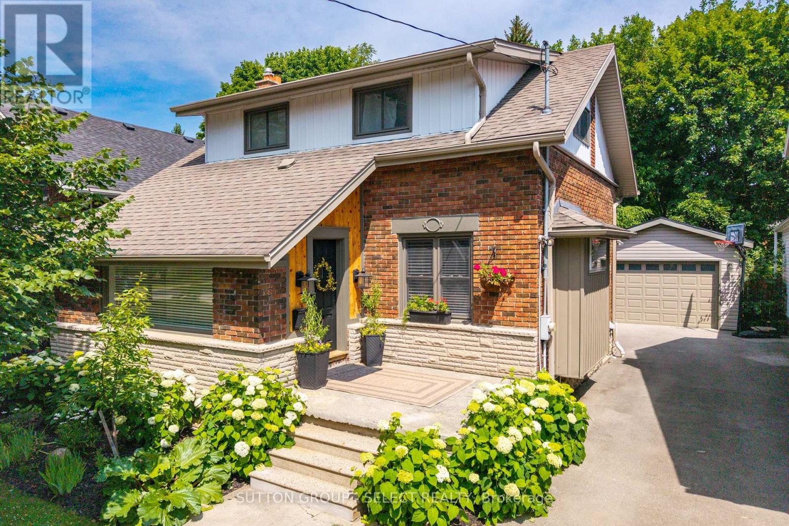 442 VICTORIA STREET - 4