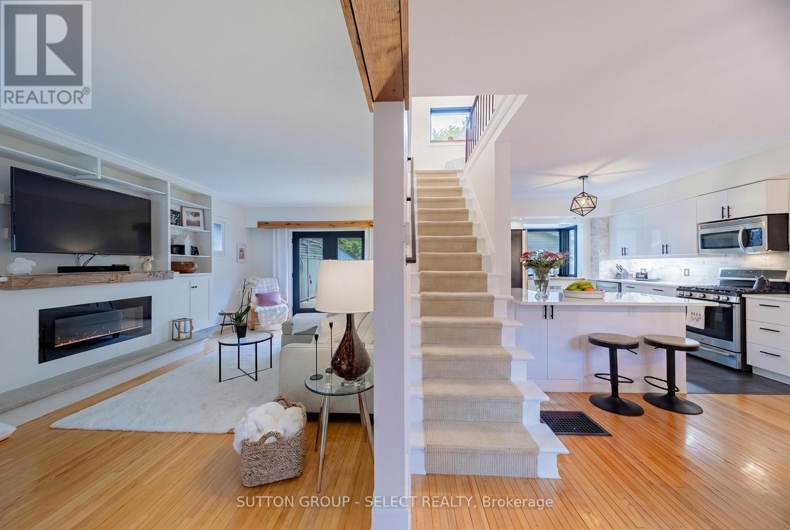 442 VICTORIA STREET - 8