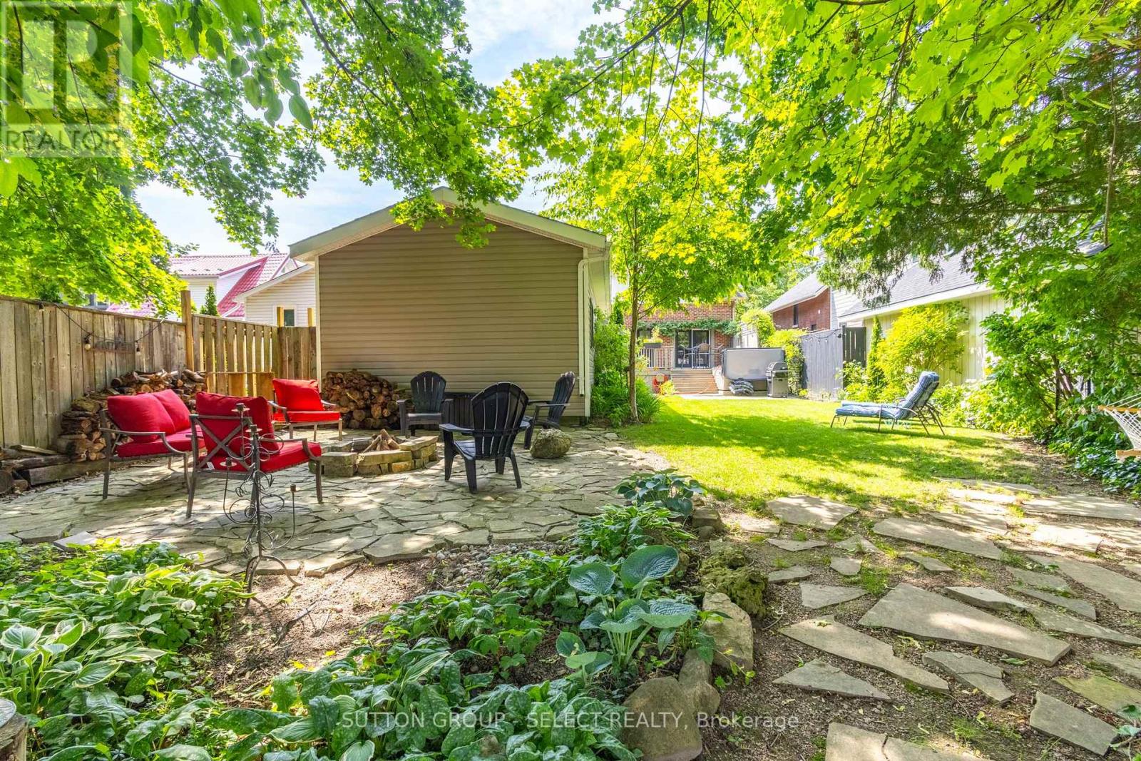 442 VICTORIA STREET - 43