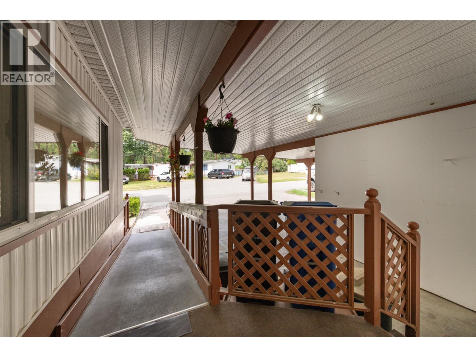#83 1860 Boucherie Road - 44