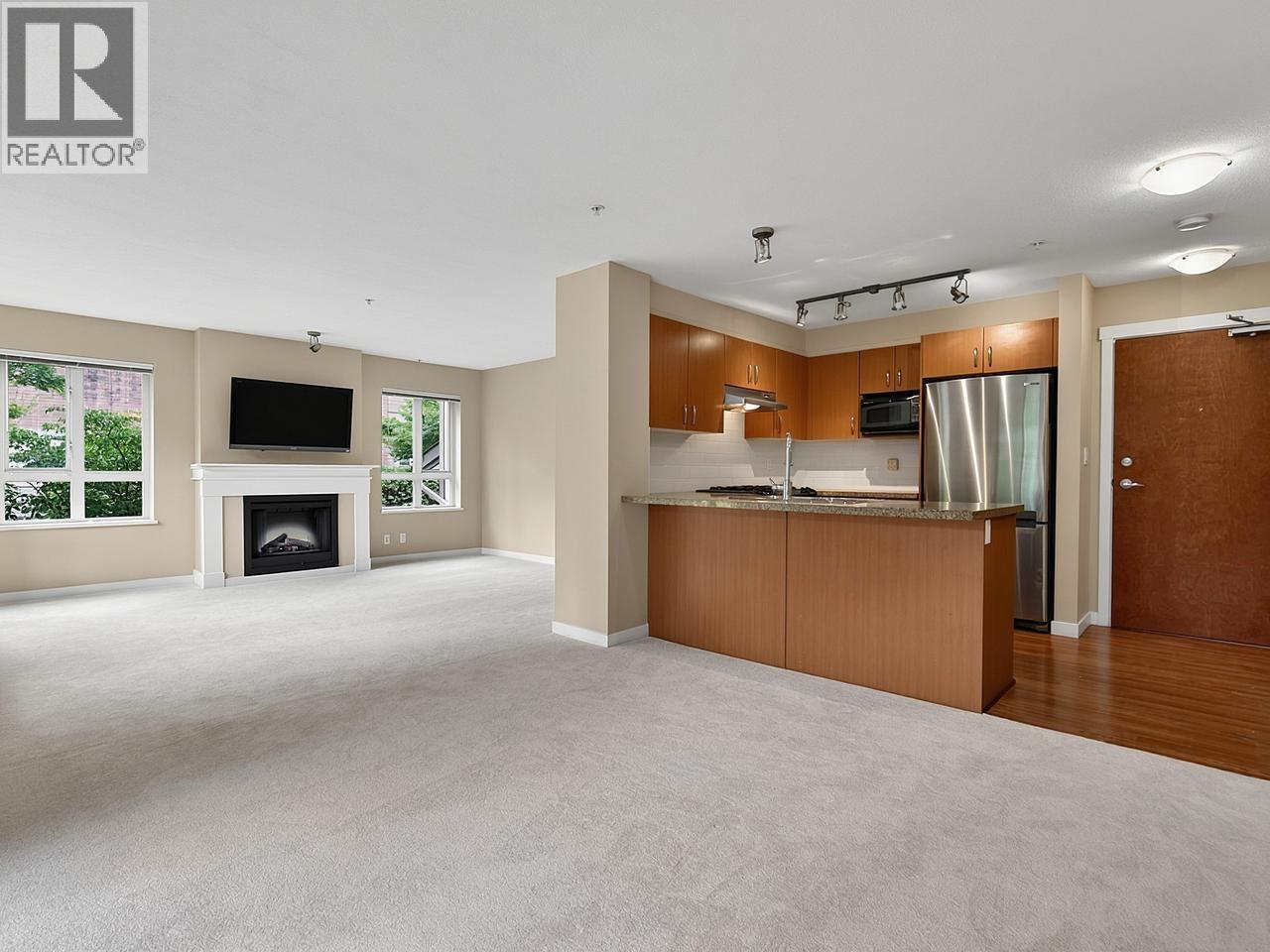 206 3105 LINCOLN AVENUE, Coquitlam