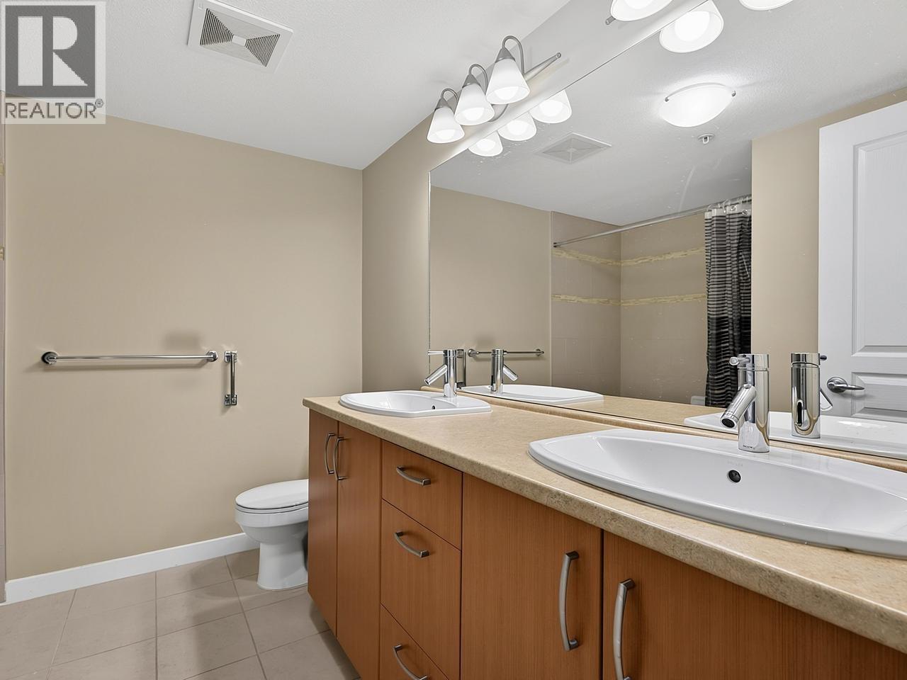 206 3105 LINCOLN AVENUE, Coquitlam