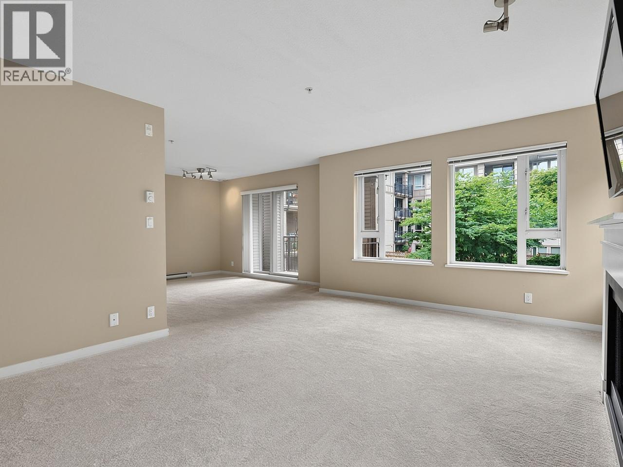206 3105 LINCOLN AVENUE, Coquitlam