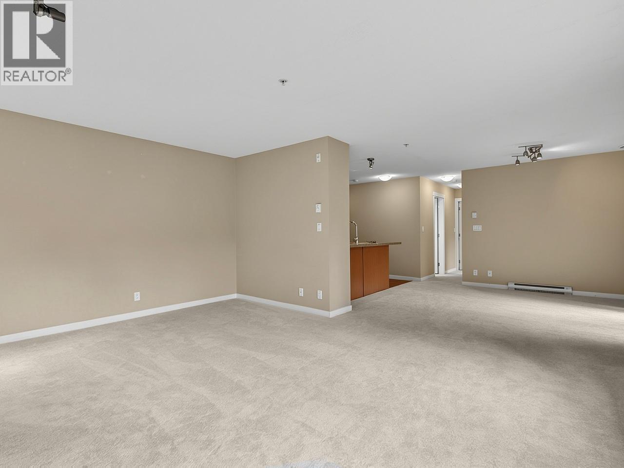 206 3105 LINCOLN AVENUE, Coquitlam