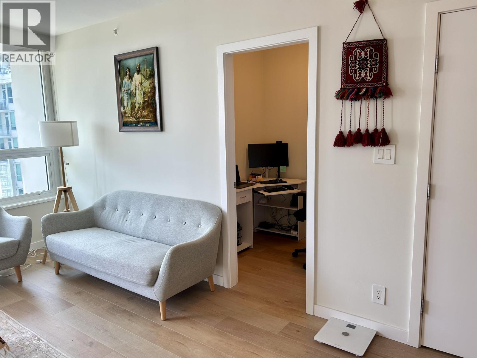 1403 125 E 14TH STREET, North Vancouver