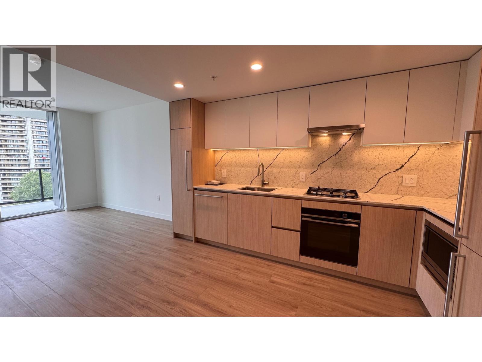 16xx 2135 SPRINGER AVENUE, Burnaby