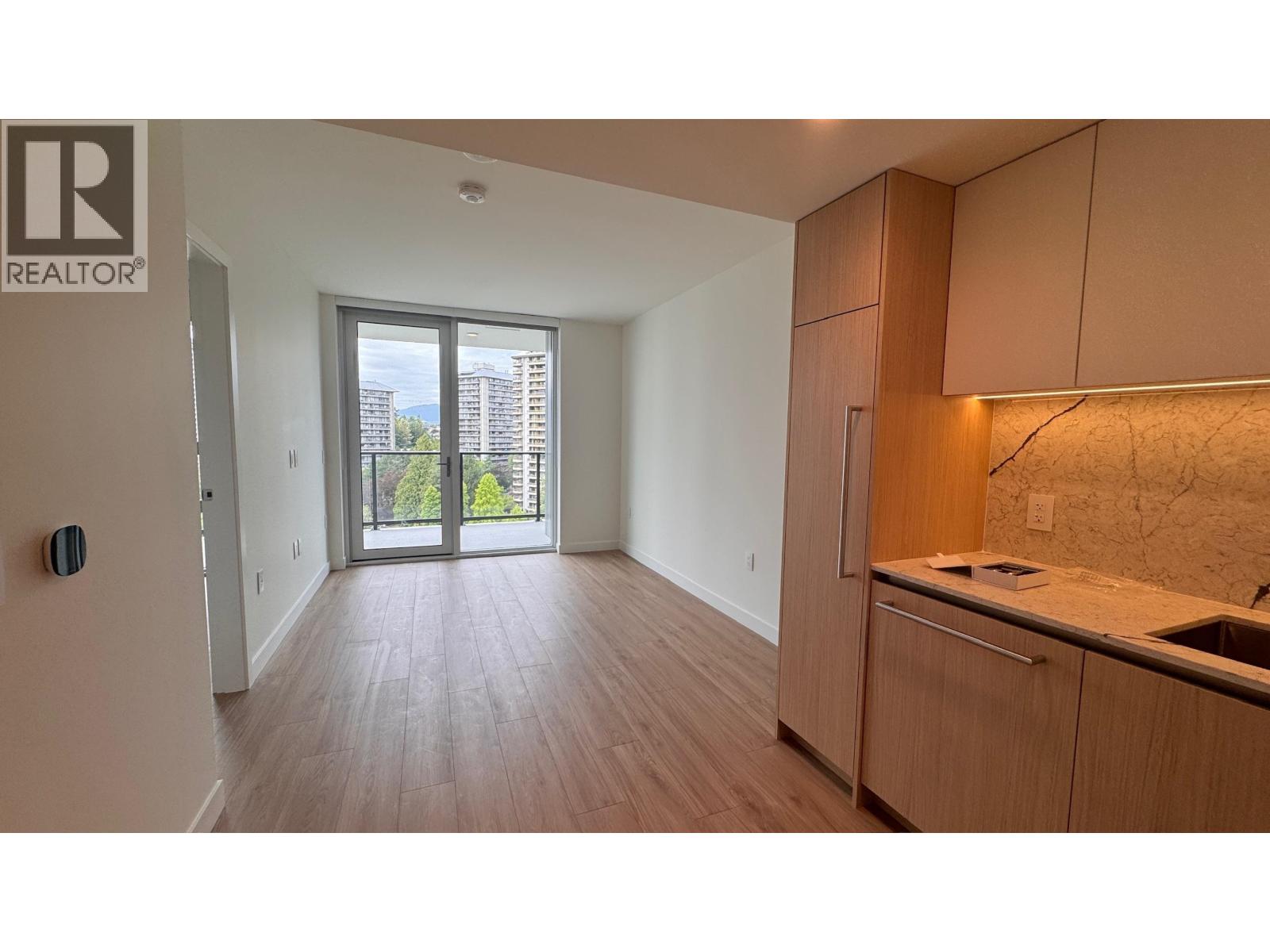 16xx 2135 SPRINGER AVENUE, Burnaby