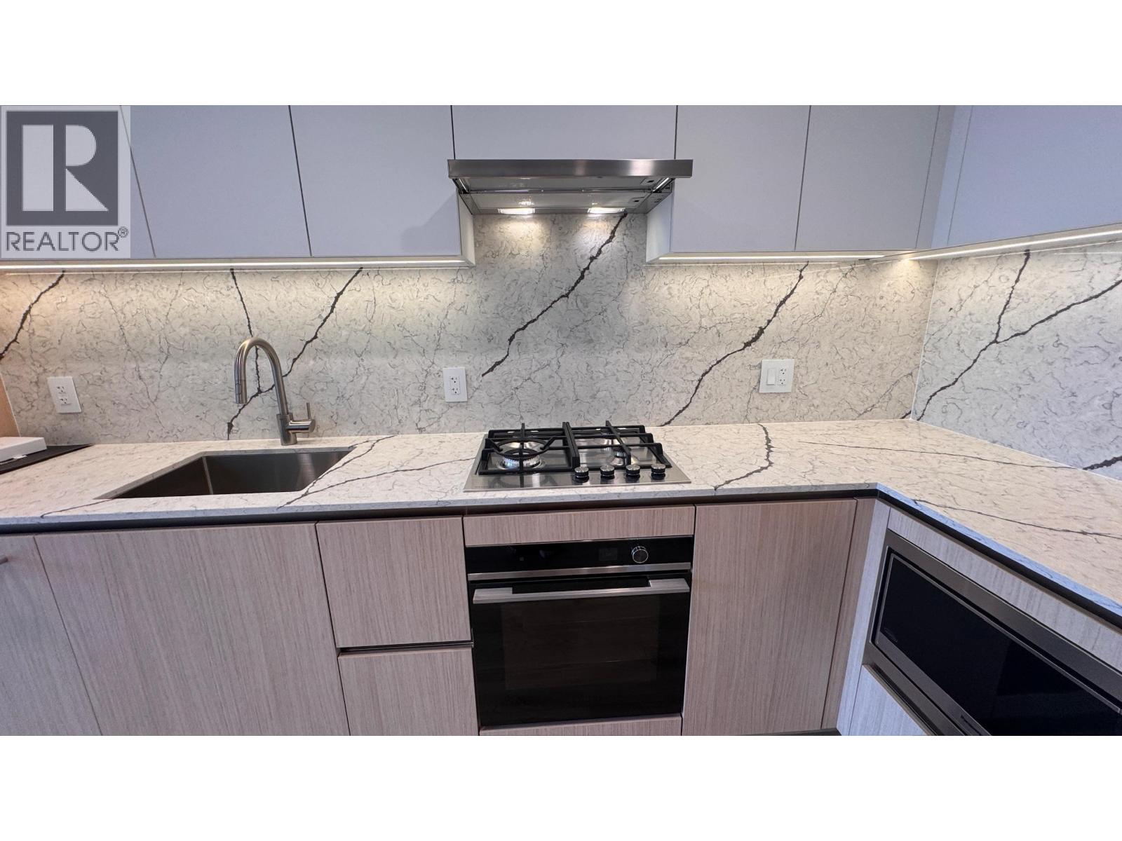 16xx 2135 SPRINGER AVENUE, Burnaby