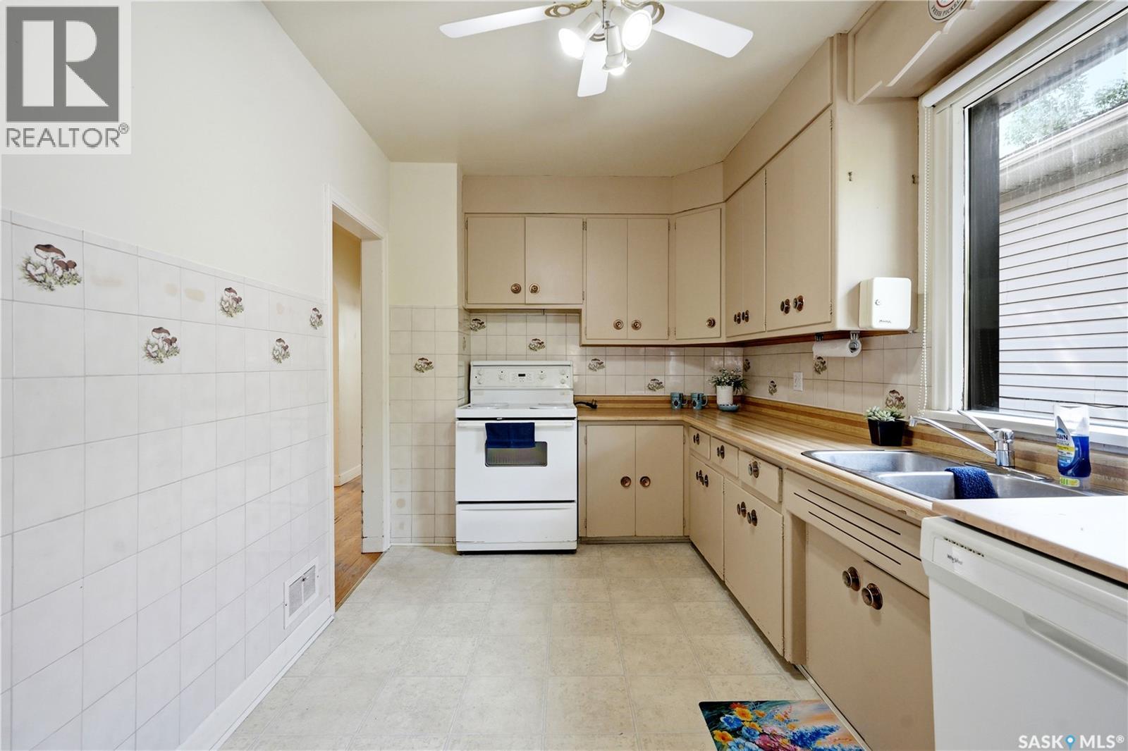 806 L AVENUE N - Image 18