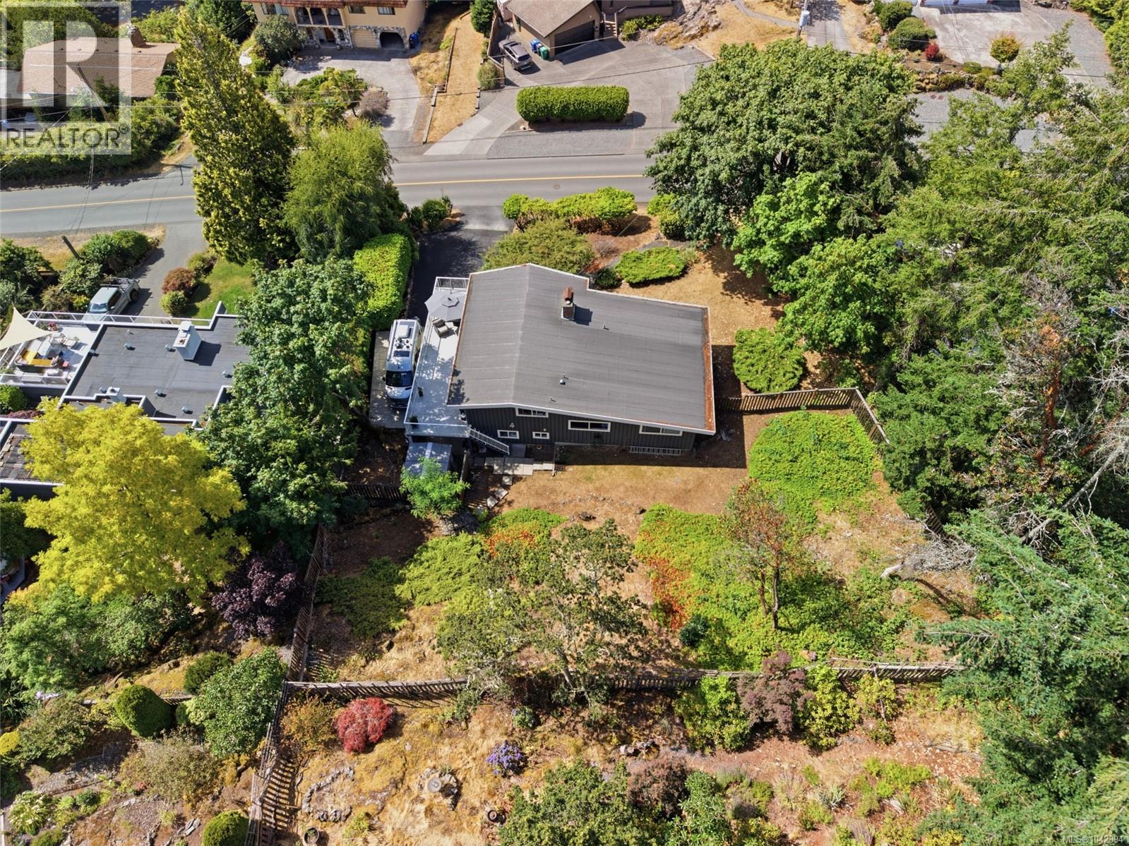 267 Nottingham Dr - 53