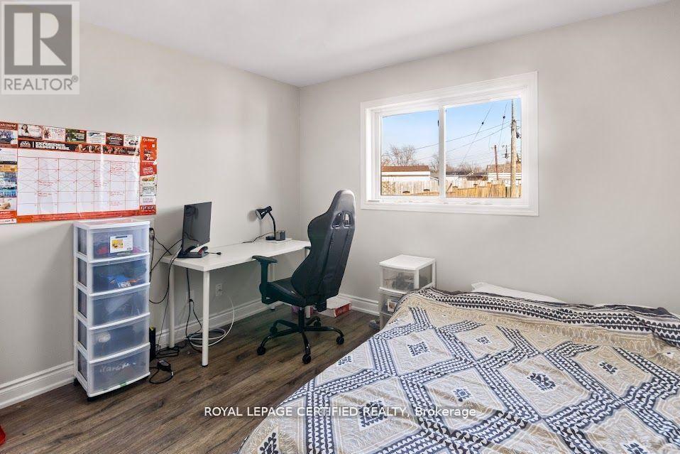 38 COLLIER ROAD N - 13