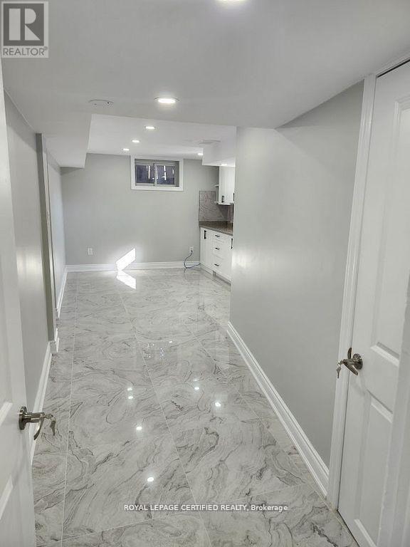 38 COLLIER ROAD N - 24