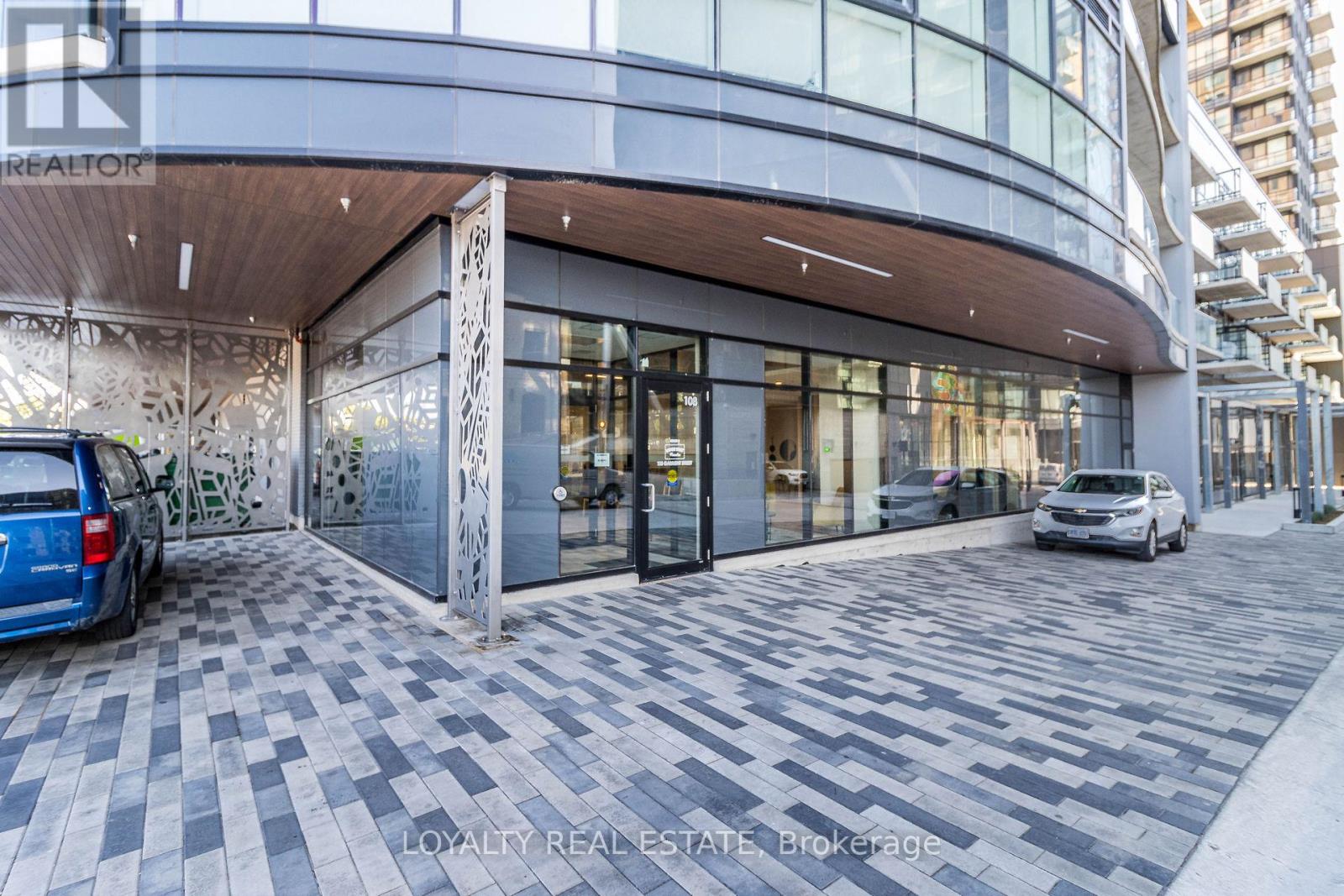 303 - 108 GARMENT STREET — photo 2