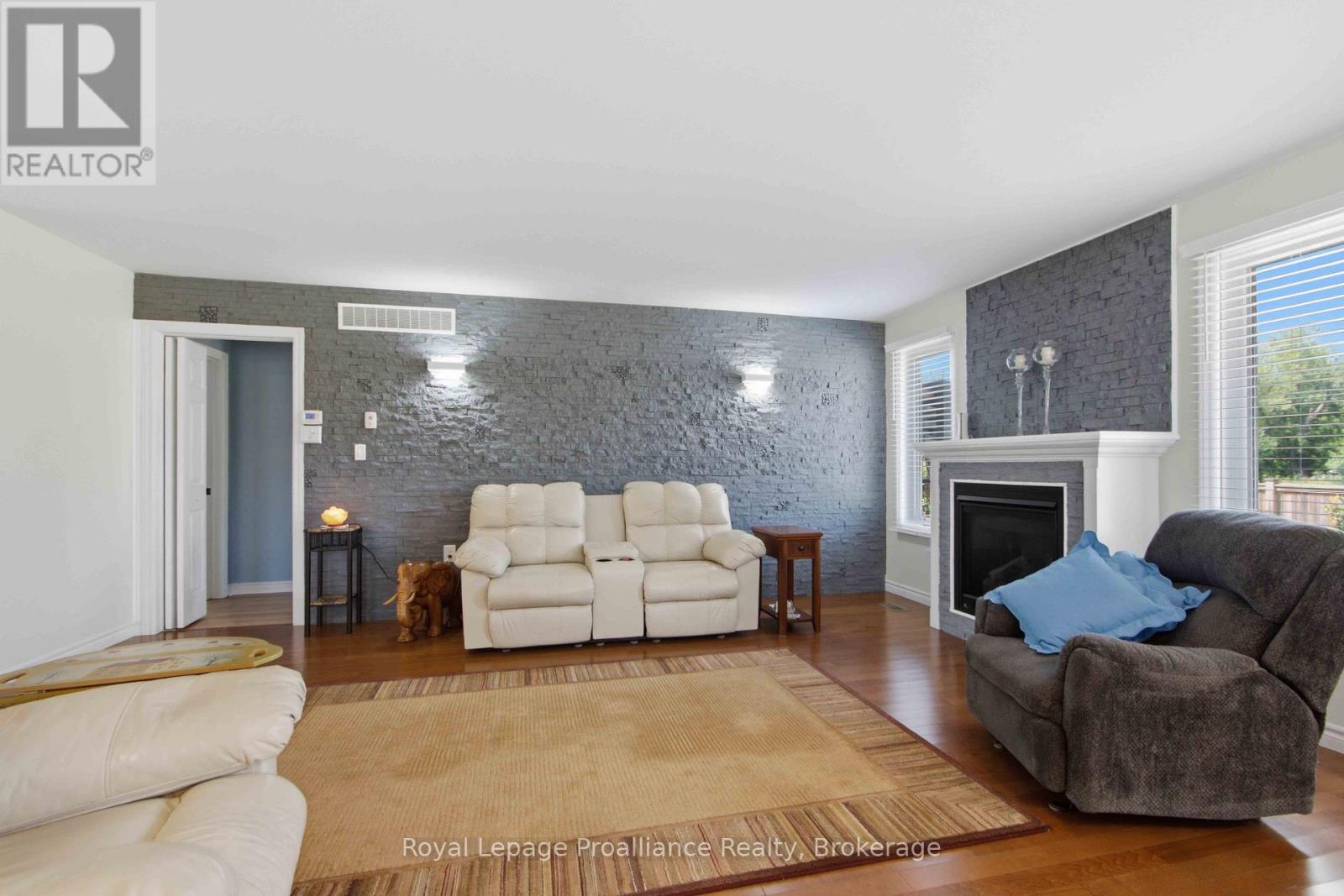 48 WARD DRIVE - 11