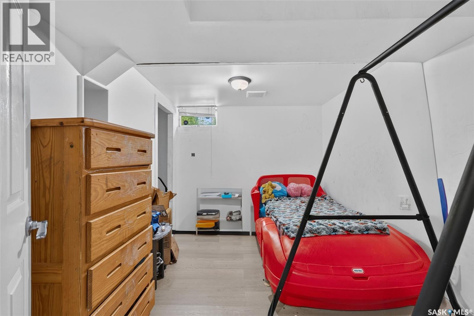 #A/B 811 Steeves AVENUE - 22