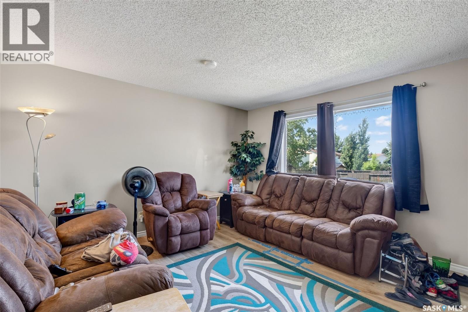 #103-105 Davies ROAD - 6