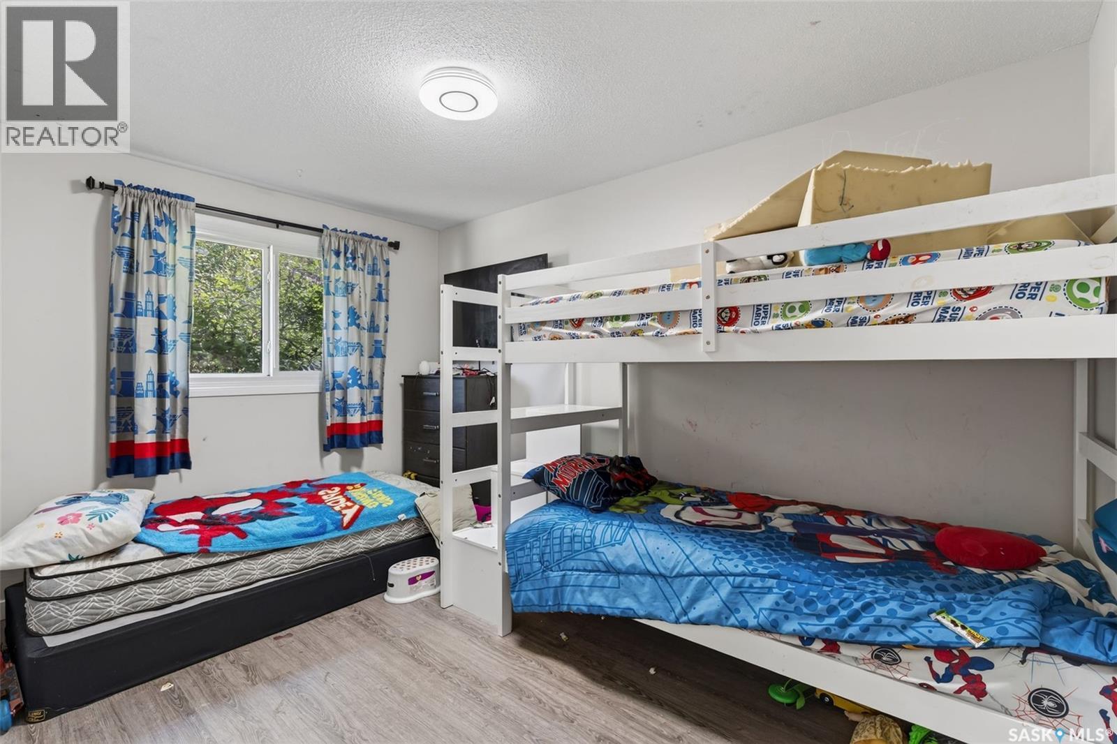#2231-2233 St Andrews AVENUE - 16
