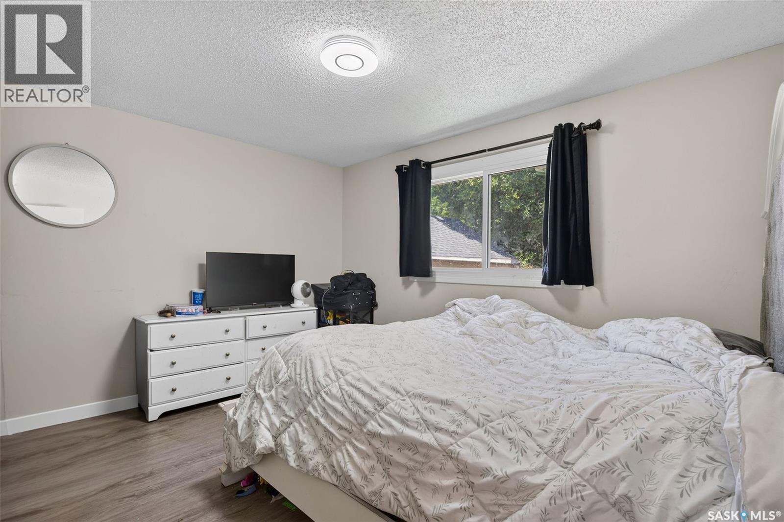 #2231-2233 St Andrews AVENUE - 17