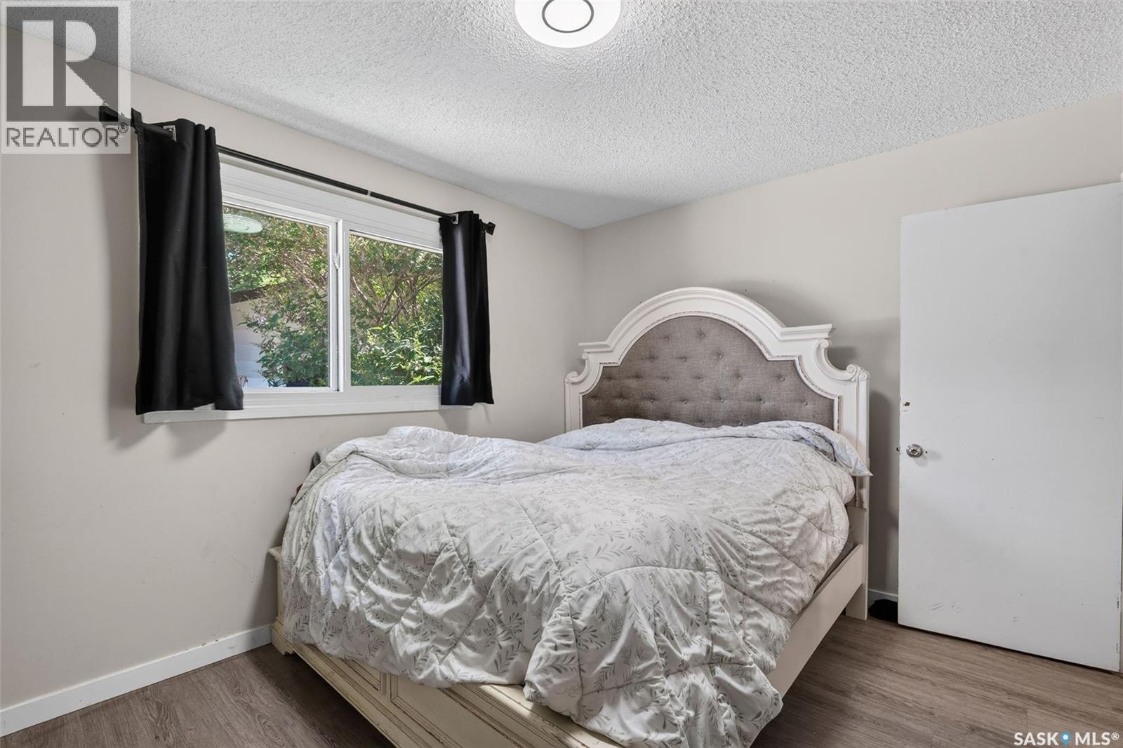 #2231-2233 St Andrews AVENUE - 18
