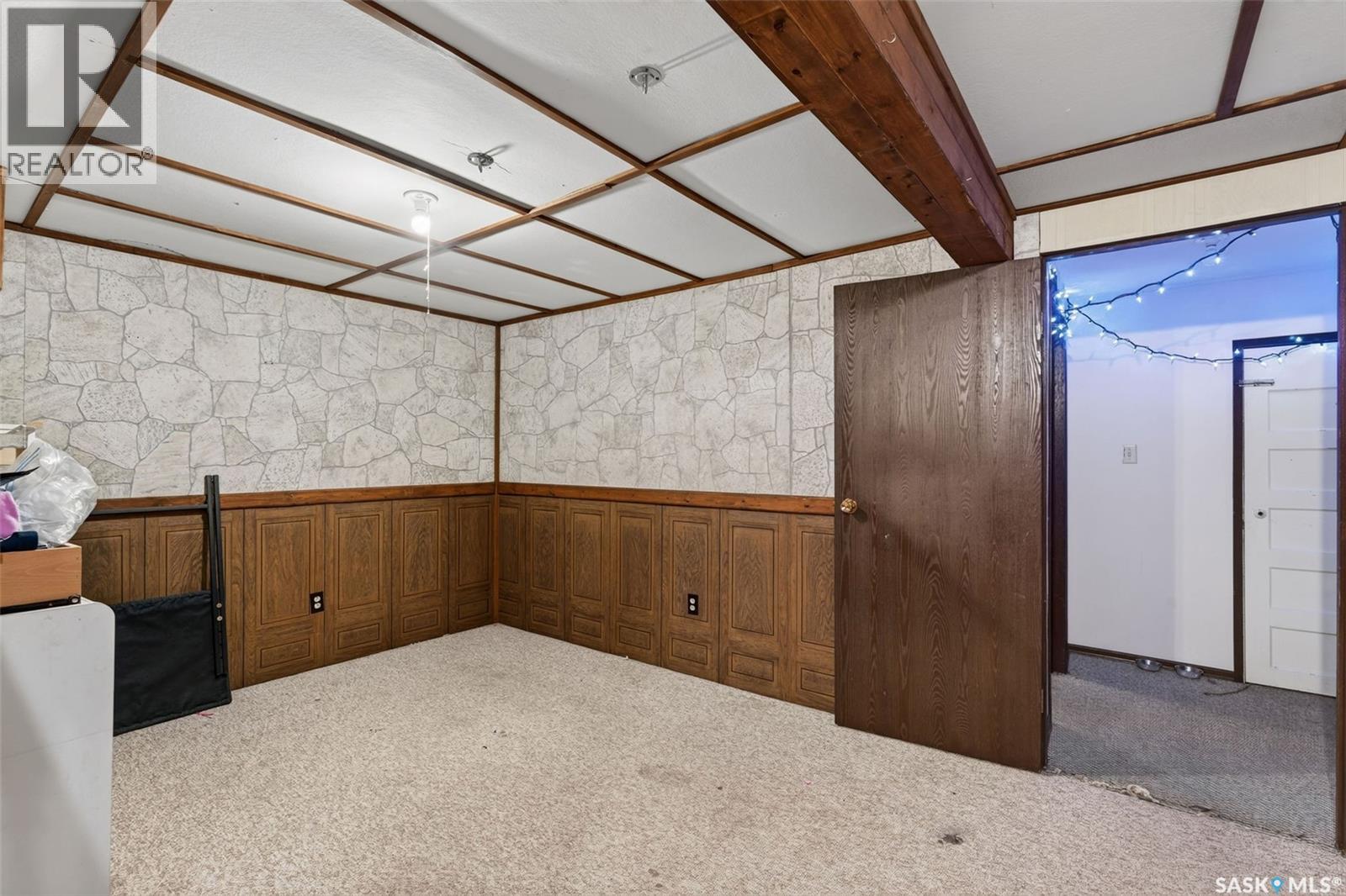 #2231-2233 St Andrews AVENUE - 22