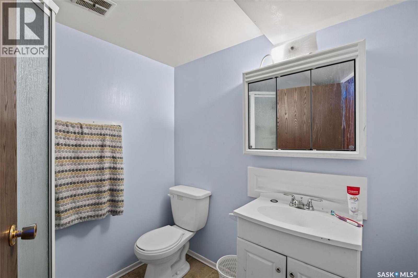 #2231-2233 St Andrews AVENUE - 24