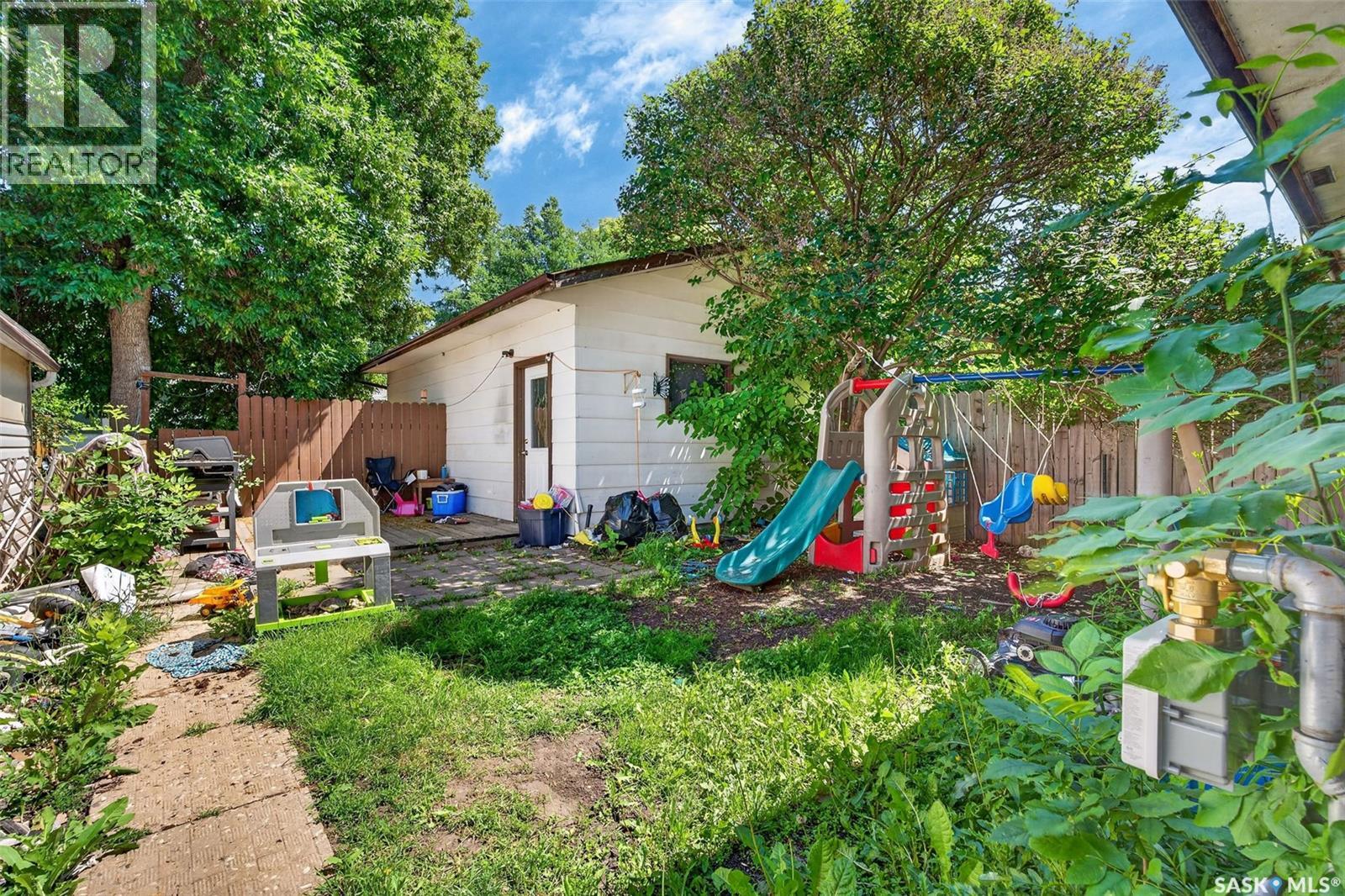 #2231-2233 St Andrews AVENUE - 29