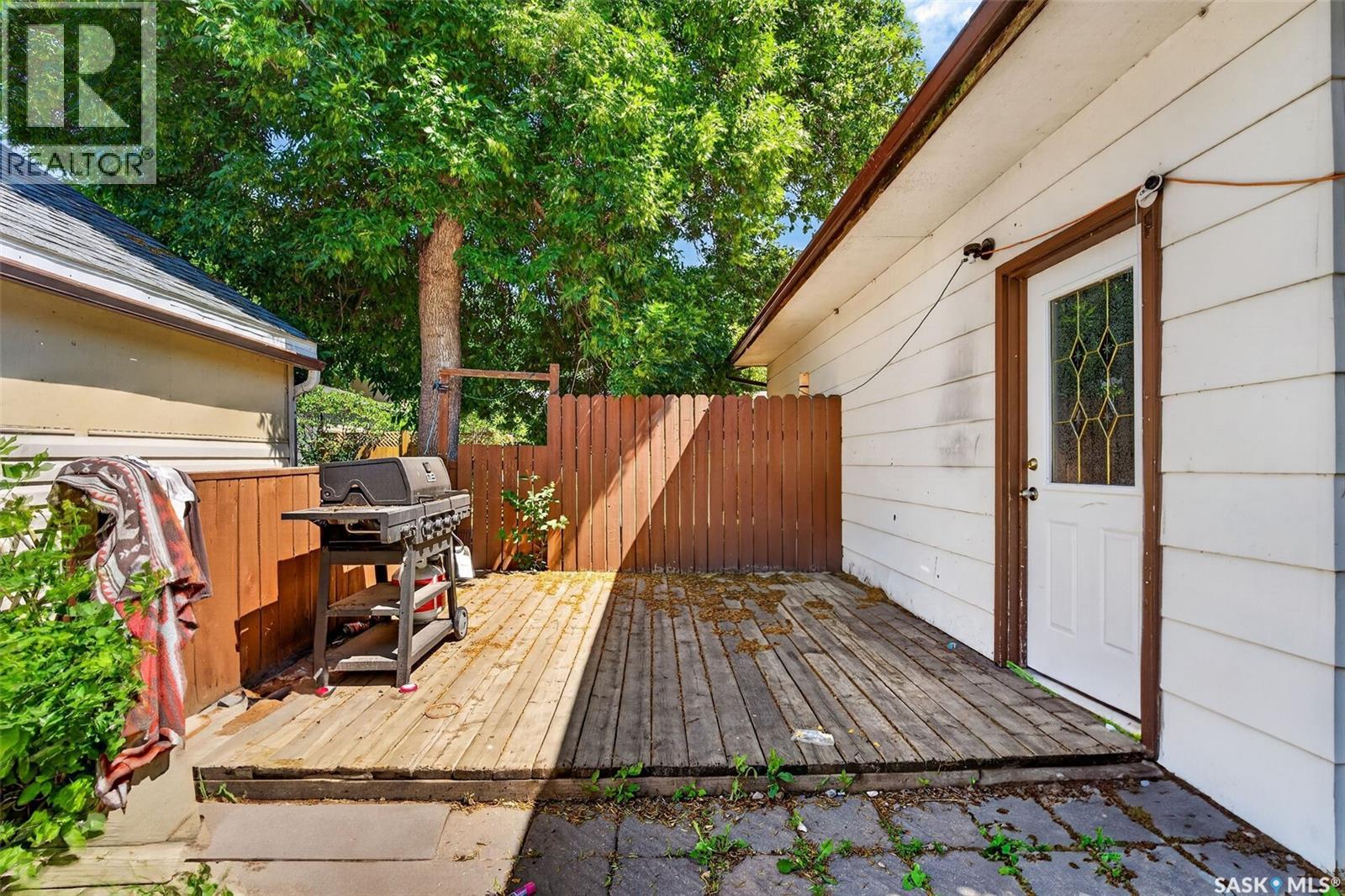 #2231-2233 St Andrews AVENUE - 30