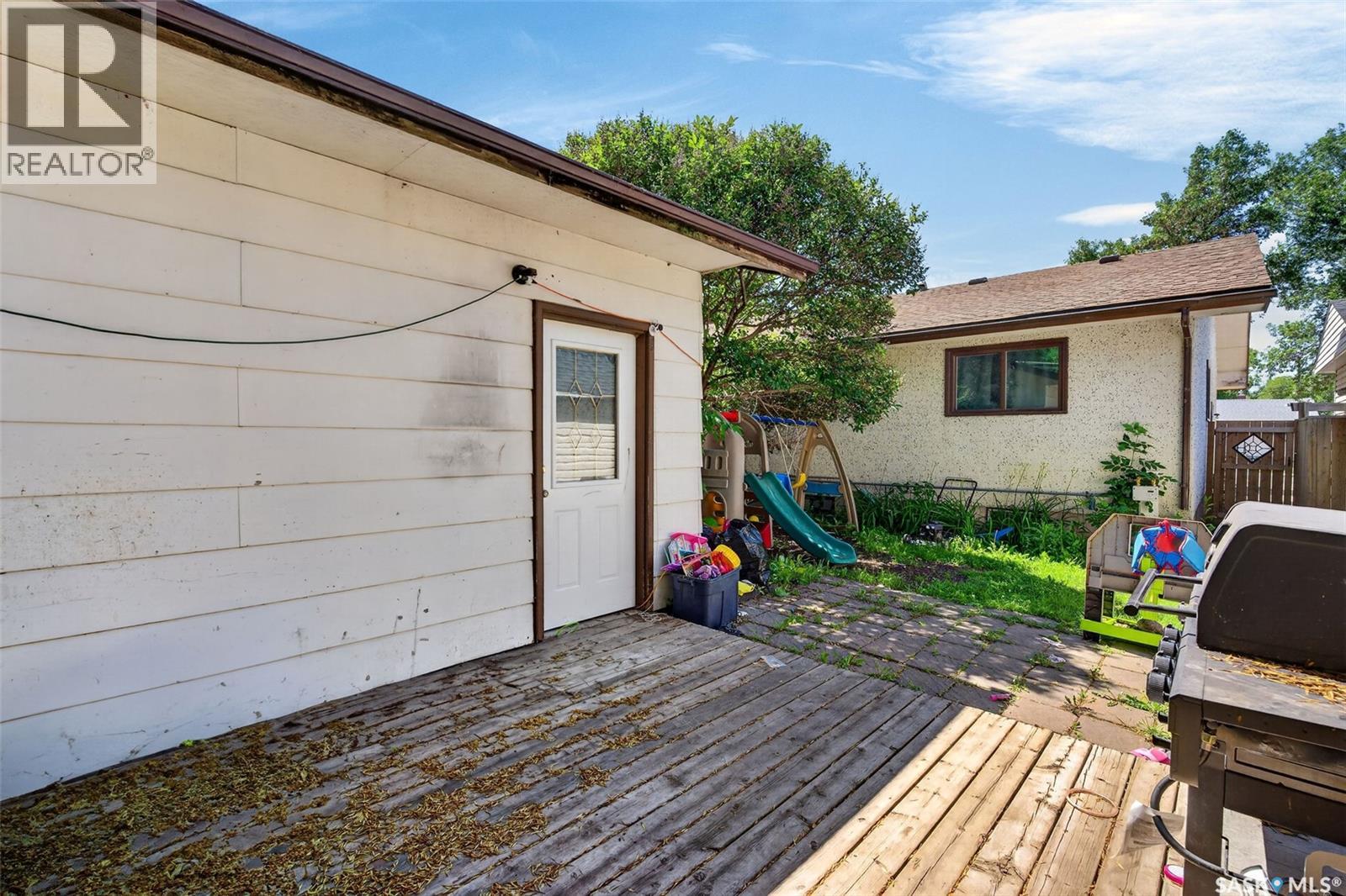 #2231-2233 St Andrews AVENUE - 31
