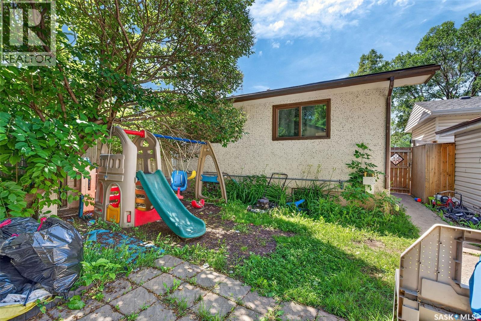 #2231-2233 St Andrews AVENUE - 34