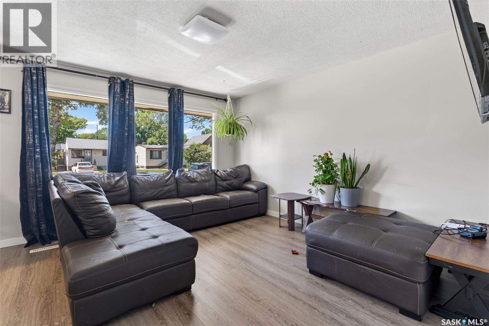 #2231-2233 St Andrews AVENUE - 4
