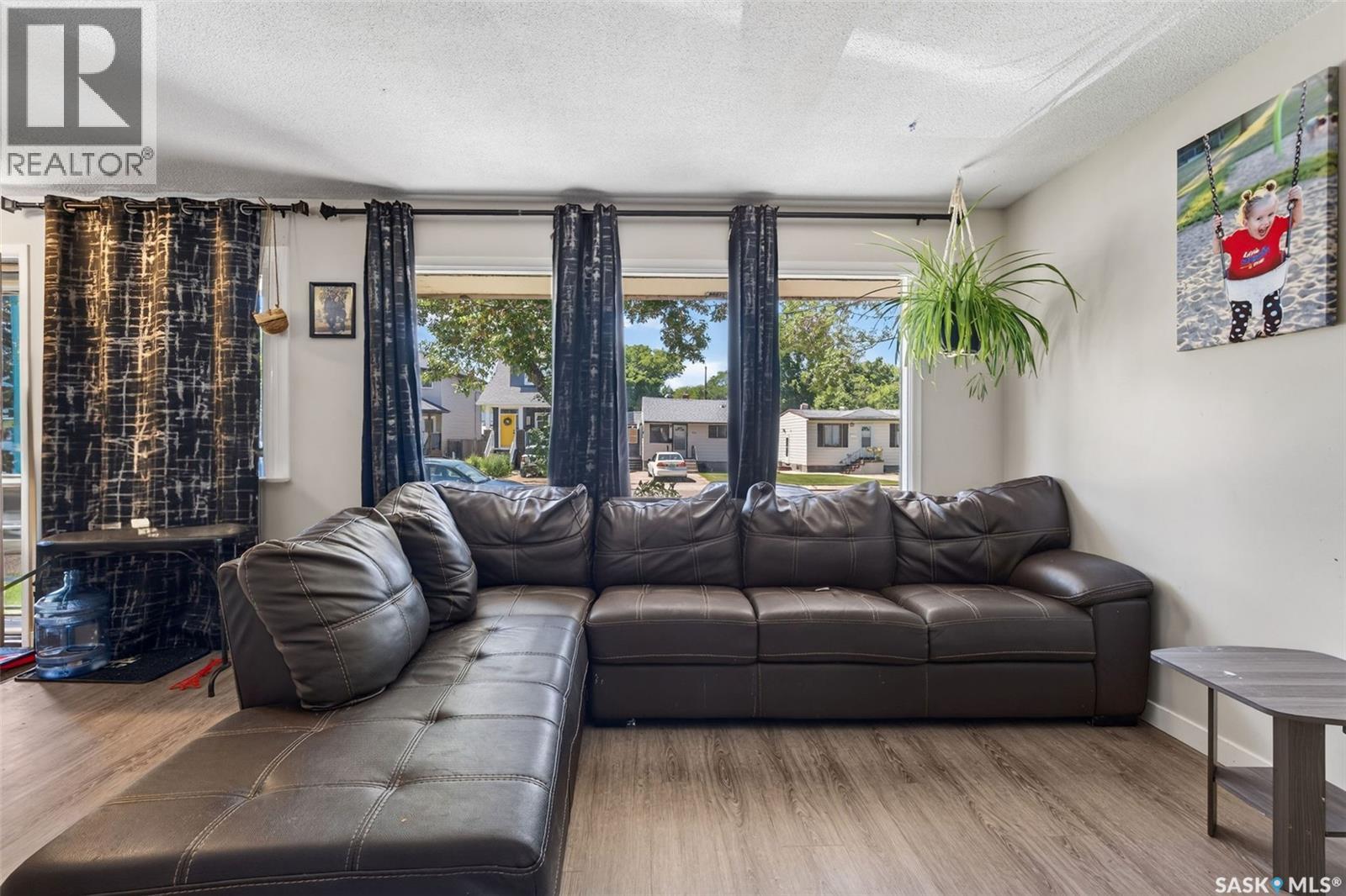 #2231-2233 St Andrews AVENUE - 7