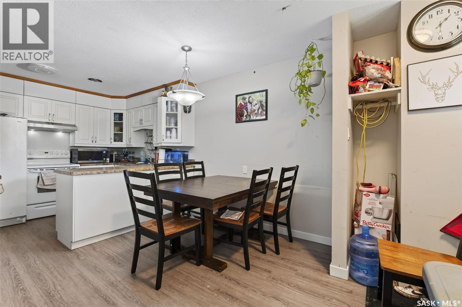#2231-2233 St Andrews AVENUE - 8