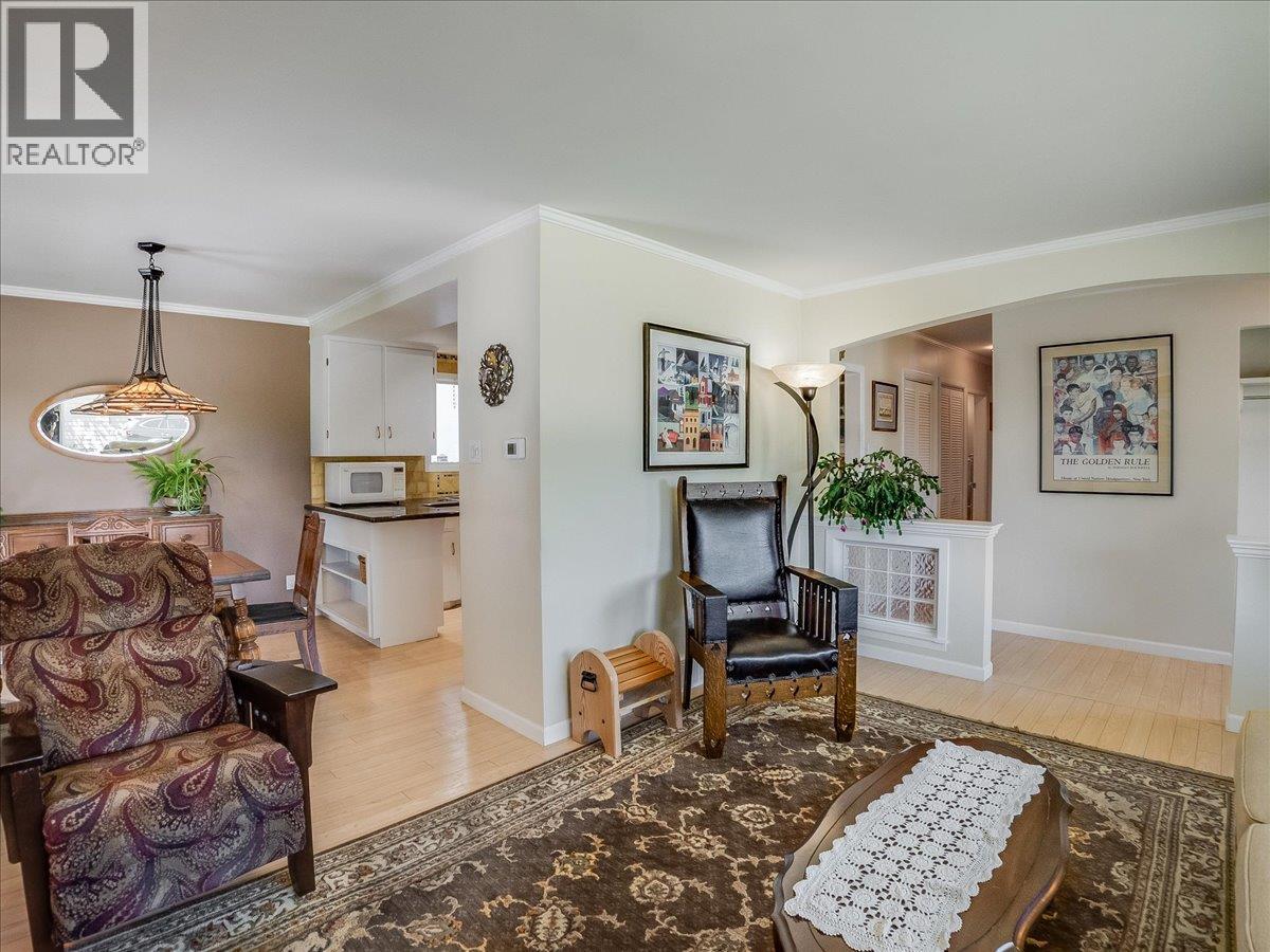635 Jacobs Street - 11