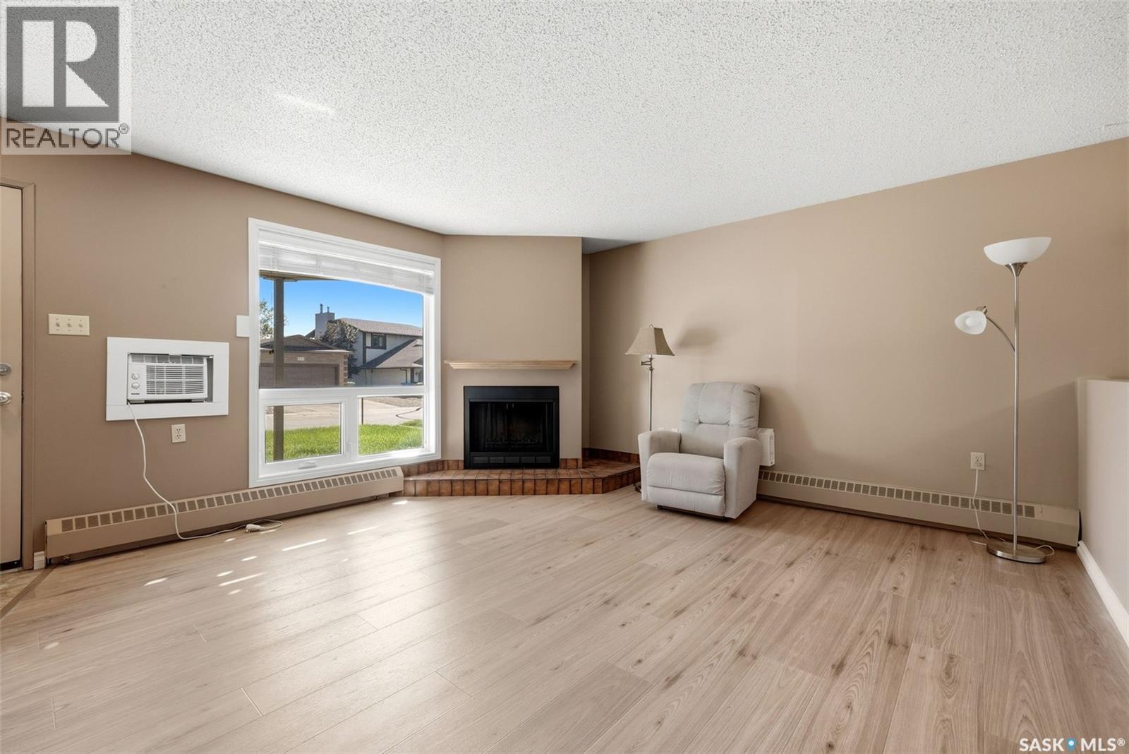 #102 2921 Harding STREET - 2