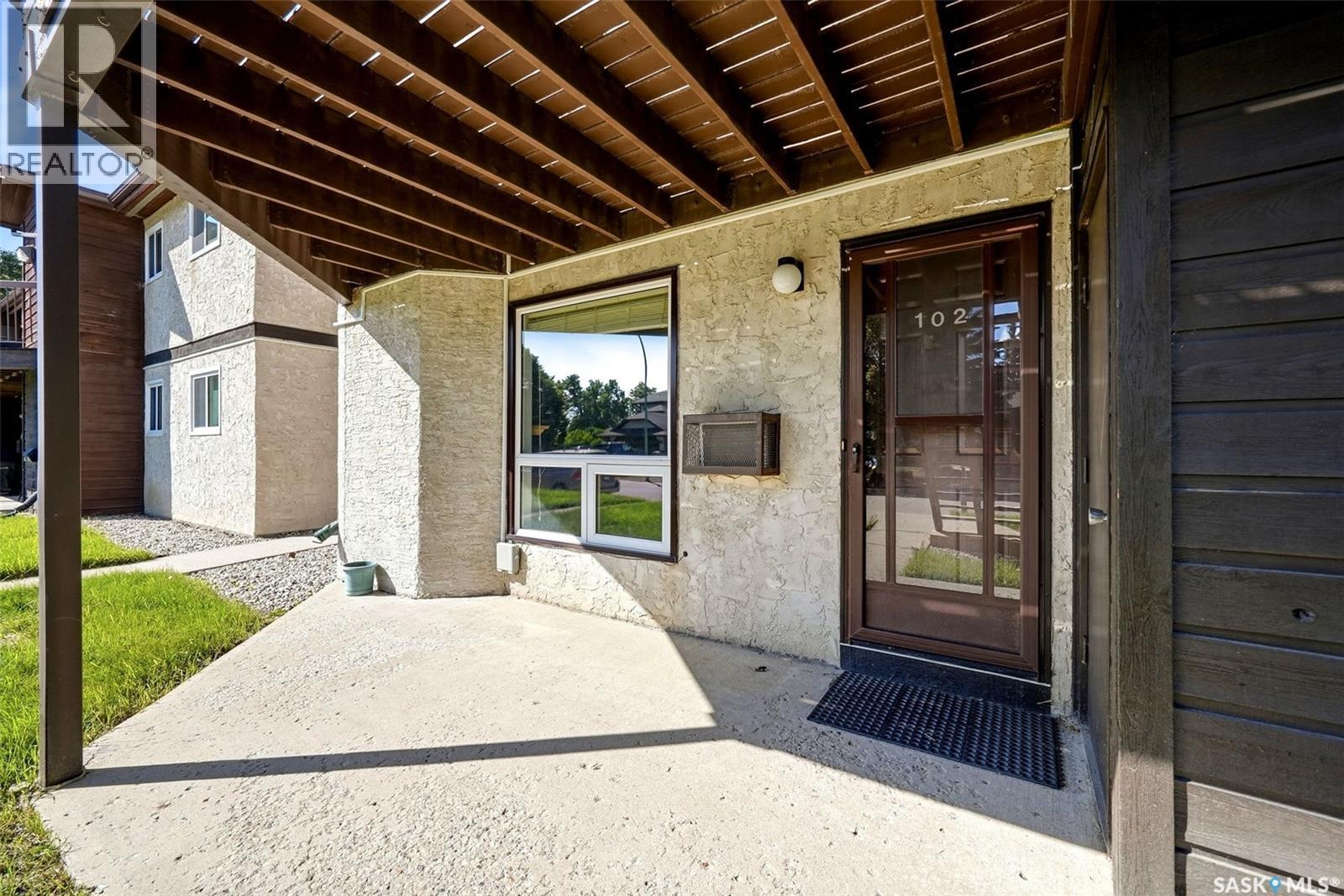 #102 2921 Harding STREET - 20