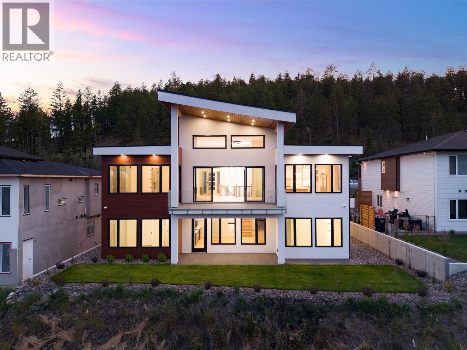 979 Loseth Drive - 2