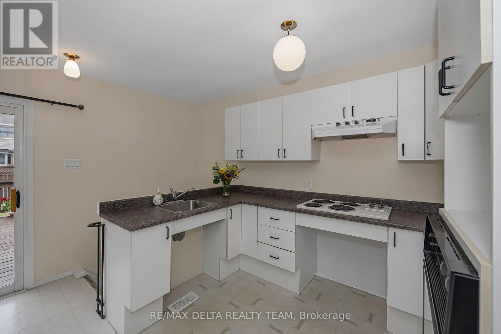 278 GLENEAGLES AVENUE - 10