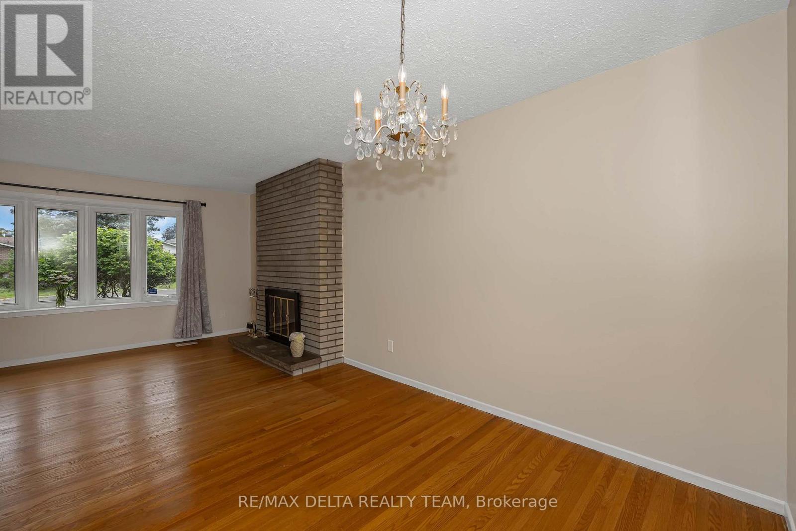 278 GLENEAGLES AVENUE - 9